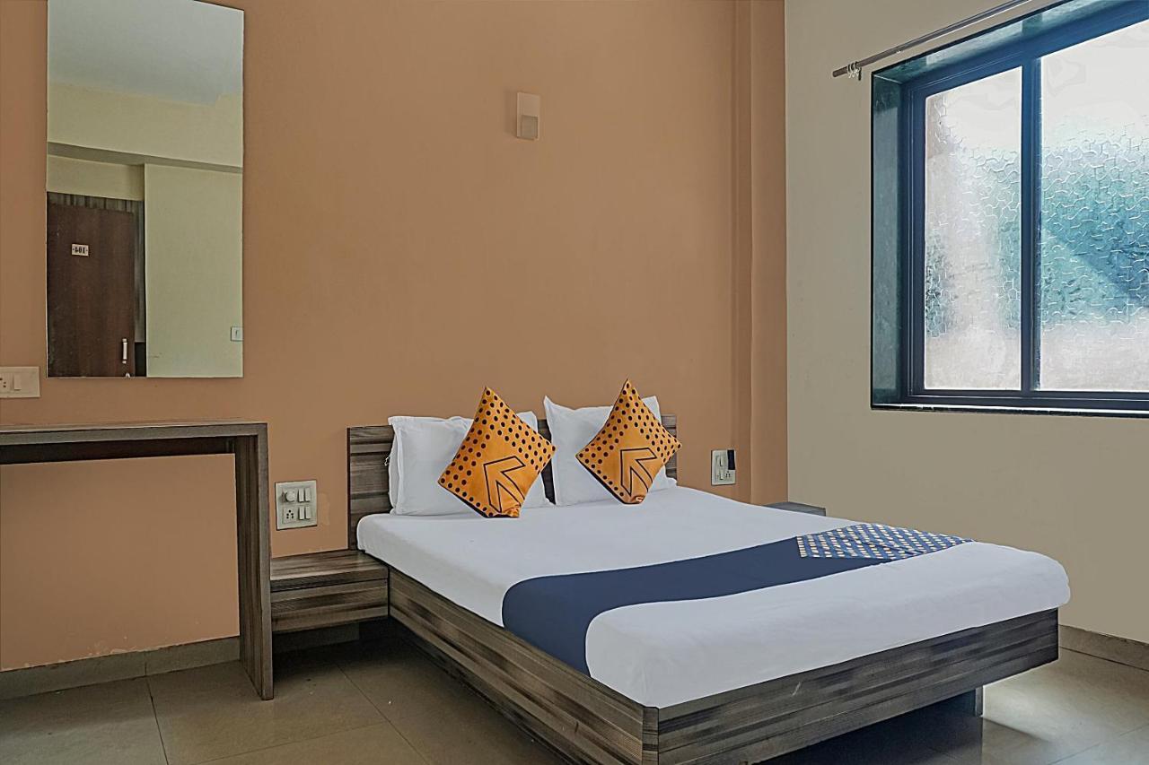 Oyo Flagship 75444 Hotel Kinara Lodging & Boarding Mangvadi Exterior foto